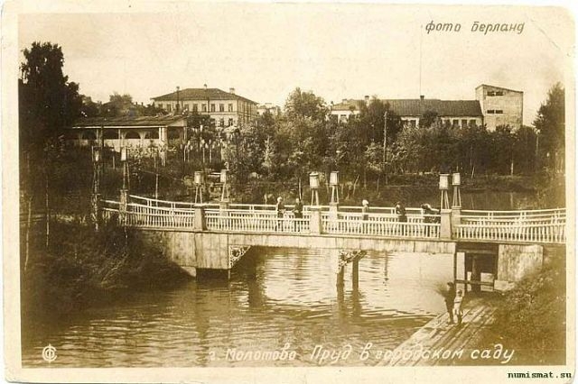 Пруд в городском саду.jpg