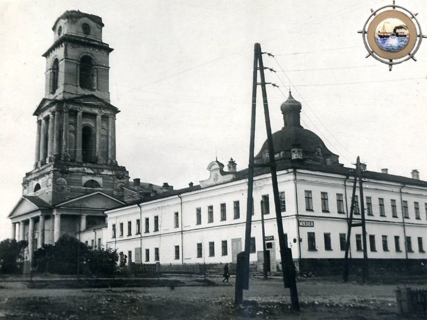 501626-sgorevshij-shpil-na-zdanii-permskoj-hudozhestvennoj-galerei.jpg