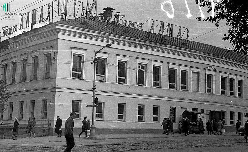 op61n-ad4116l1zd-starogo-doma-byta-almaz-na-uglu-ul-k-marksa-i-bolshevistskoy-1970-e-g.jpg